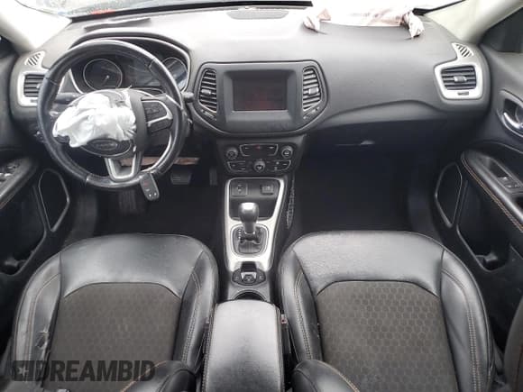 ✅ 2020 Jeep Compass Latitude • VIN: 3C4NJCBB7LT158846 • Lot: 85763765. Wystawiony na Copart z przebiegiem 110 113 mil. Bezpłatny archiwum sprzedaży aukcyjnych z USA i szczegółowy raport historii pojazdu na DreamBid. Zdjęcie 8.