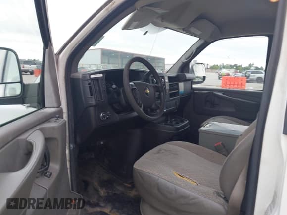 ✅ 2012 Chevrolet Express Cargo • VIN: 1GCWGFCAXC1183208 • Lot: 42873897. Wystawiony na IAAI z przebiegiem 204 582 mil. Bezpłatny archiwum sprzedaży aukcyjnych z USA i szczegółowy raport historii pojazdu na DreamBid. Zdjęcie 8.