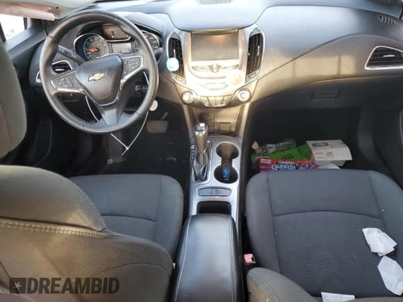 ✅ 2017 Chevrolet Cruze LT • VIN: 1G1BE5SM4H7223824 • Lot: 81200345. Wystawiony na Copart z przebiegiem 128 974 mil. Bezpłatny archiwum sprzedaży aukcyjnych z USA i szczegółowy raport historii pojazdu na DreamBid. Zdjęcie 8.