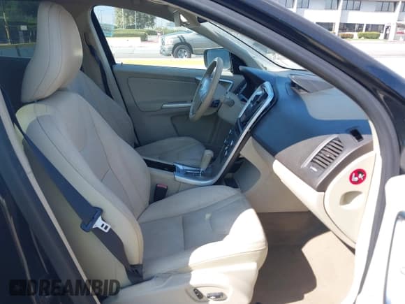 ✅ 2010 Volvo XC60 3.0T • VIN: YV4992DZ0A2070652 • Lot: 43064131. Listed on IAAI with 204,098 mi. Free auction sales archive from the USA and detailed vehicle history report at DreamBid. Image 5.