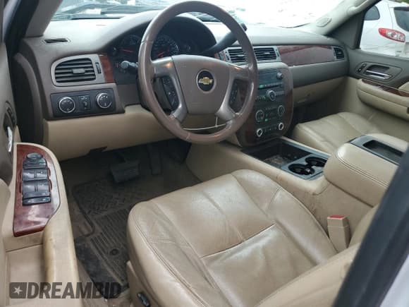 ✅ 2009 Chevrolet Silverado 1500 • VIN: 2GCEK390891115841 • Lot: 63122295. Wystawiony na Copart z przebiegiem 260 620 mil. Bezpłatny archiwum sprzedaży aukcyjnych z USA i szczegółowy raport historii pojazdu na DreamBid. Zdjęcie 8.