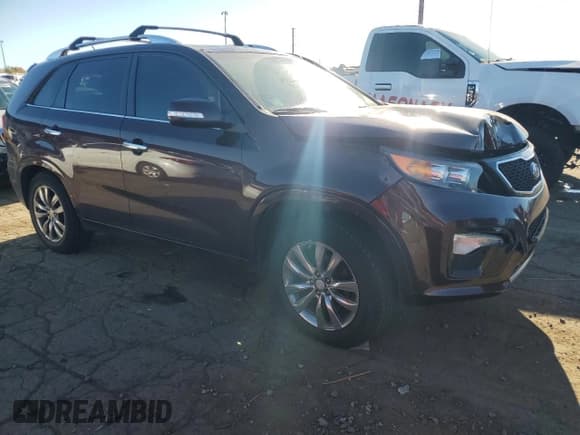 ✅ 2013 Kia Sorento SX • VIN: 5XYKW4A26DG345399 • Lot: 86406465. Wystawiony na Copart z przebiegiem 160 055 mil. Bezpłatny archiwum sprzedaży aukcyjnych z USA i szczegółowy raport historii pojazdu na DreamBid. Zdjęcie 4.