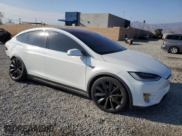 ✅ 2018 Tesla Model X 75D • VIN: 5YJXCBE20JF129810 • Лот: 84007445. Опубликован ранее на Copart с пробегом 64 597 миль. Бесплатный доступ к архиву аукционных продаж из США и подробный отчёт об истории автомобиля на DreamBid. Изображение 4.