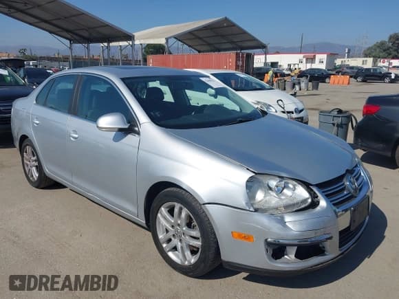 ✅ 2008 Volkswagen Jetta SE • VIN: 3VWRM71KX8M191212 • Лот: 42660632. Опубликован ранее на IAAI с пробегом 198 459 миль. Бесплатный доступ к архиву аукционных продаж из США и подробный отчёт об истории автомобиля на DreamBid. Изображение 1.