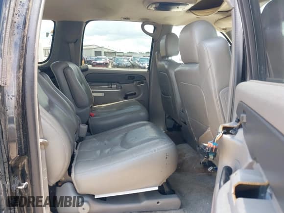 ✅ 2003 Chevrolet Suburban LS • VIN: 3GNFK16Z13G105508 • Lot: 42864551. Listed on IAAI with 294,320 mi. Free auction sales archive from the USA and detailed vehicle history report at DreamBid. Image 8.