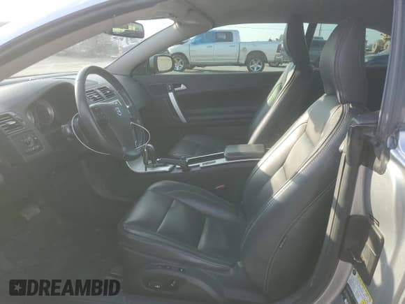 ✅ 2013 Volvo C70 T5 • VIN: YV1672MCXDJ143683 • Лот: 74694774. Опубликован ранее на Copart с пробегом 84 444 миль. Бесплатный доступ к архиву аукционных продаж из США и подробный отчёт об истории автомобиля на DreamBid. Изображение 7.