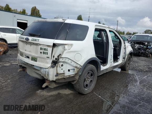 ✅ 2015 Ford Police Interceptor Utility • VIN: 1FM5K8AR0FGC17667 • Lot: 84980265. Wystawiony na Copart z przebiegiem Nie podano. Bezpłatny archiwum sprzedaży aukcyjnych z USA i szczegółowy raport historii pojazdu na DreamBid. Zdjęcie 3.