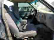 2002 Chevrolet S-10 LS z VIN 1GCCS14W428104099, wystawiony jako Copart lot #74635974 z przebiegiem 255 710 mil mil oraz Szkoda całkowita • Salvage title. Historia ofert i sprzedaży dostępna na DreamBid. Obrazek 10.