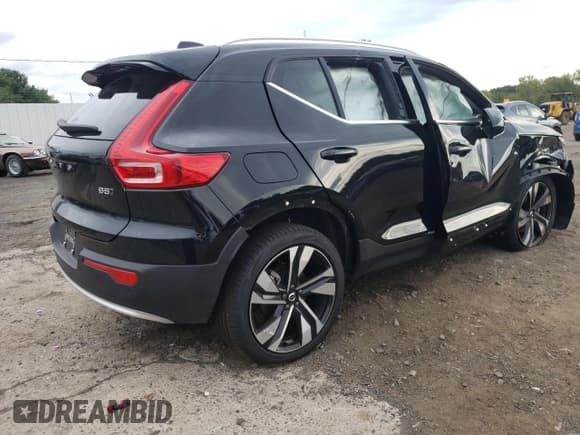 ✅ 2025 Volvo XC40 Plus Bright Theme • VIN: YV4L12UE0S2485658 • Lot: 70833025. Listed on Copart with 17,245 mi. Free auction sales archive from the USA and detailed vehicle history report at DreamBid. Image 3.