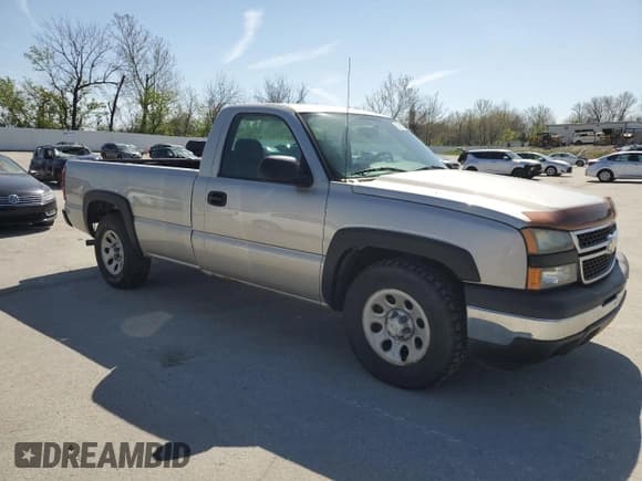 ✅ 2006 Chevrolet Silverado 1500 Work Truck • VIN: 3GCEC14X66G156526 • Lot: 52518115. Wystawiony na Copart z przebiegiem 84 903 mil. Bezpłatny archiwum sprzedaży aukcyjnych z USA i szczegółowy raport historii pojazdu na DreamBid. Zdjęcie 4.