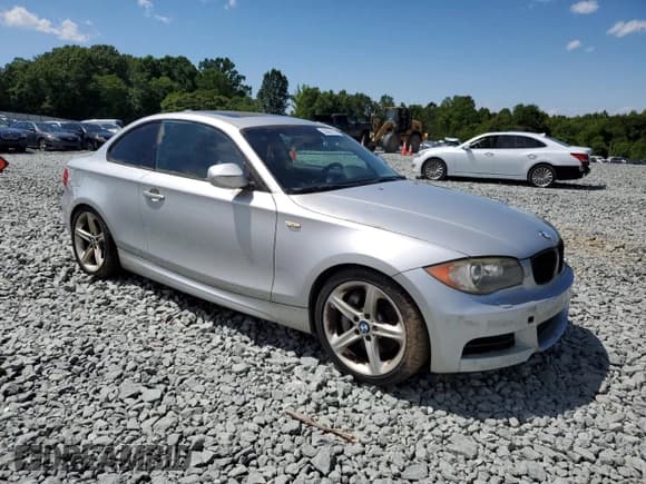 ✅ 2011 BMW 1 Series 135i • VIN: WBAUC9C52BVM08927 • Лот: 58261875. Опубликован ранее на Copart с пробегом Не указан. Бесплатный доступ к архиву аукционных продаж из США и подробный отчёт об истории автомобиля на DreamBid. Изображение 4.