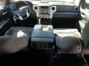 ✅ 2018 Toyota Tundra SR5 • VIN: 5TFDW5F19JX769005 • Лот: 86611125. Опубликован ранее на Copart с пробегом 156 430 миль. Бесплатный доступ к архиву аукционных продаж из США и подробный отчёт об истории автомобиля на DreamBid. Изображение 8.