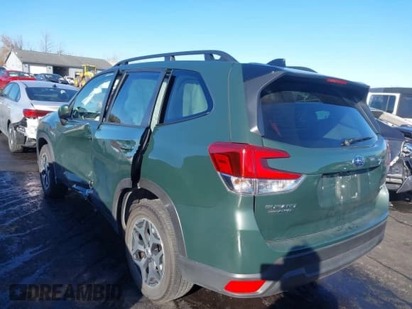 ✅ 2024 Subaru Forester Premium • VIN: JF2SKACC4RH408726 • Lot: 43552593. Listed on IAAI with 15,375 mi. Free auction sales archive from the USA and detailed vehicle history report at DreamBid. Image 3.