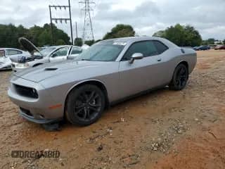 2016 Dodge Challenger SXT z VIN 2C3CDZAG7GH337700, wystawiony jako Copart lot #81885275 z przebiegiem 180 822 mil mil oraz Szkoda całkowita • Salvage title. Historia ofert i sprzedaży dostępna na DreamBid. Obrazek 1.