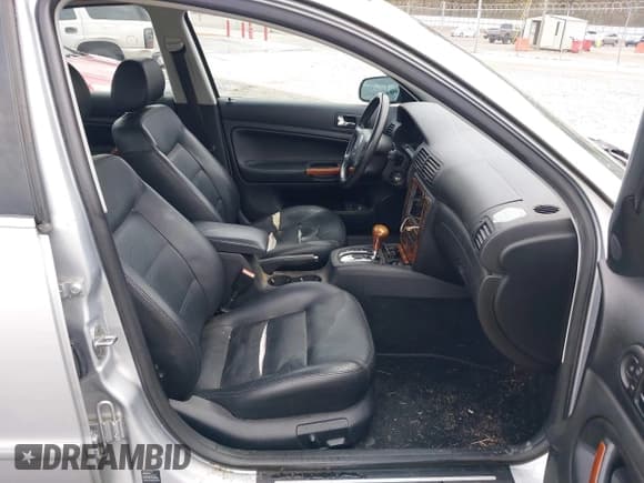 ✅ 2002 Volkswagen Passat GLX • VIN: WVWTH63B22P356725 • Lot: 43800655. Listed on IAAI with 176,477 mi. Free auction sales archive from the USA and detailed vehicle history report at DreamBid. Image 5.