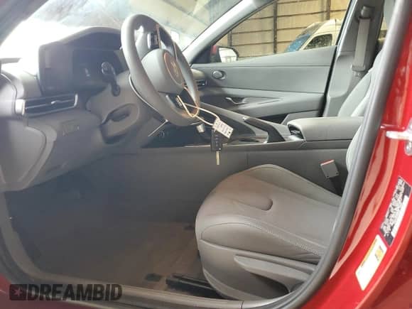 2025 Hyundai Elantra SE с VIN KMHLL4DG6SU857577, выставлен на аукционе Copart как лот 69707905 с пробегом 9 965 миль миль и Списание • Salvage title. История ставок и продаж доступна на DreamBid. Изображение 7.