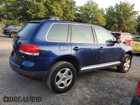 ✅ 2004 Volkswagen Touareg • VIN: WVGBC77L64D048928 • Lot: 67351025. Wystawiony na Copart z przebiegiem 75 009 mil. Bezpłatny archiwum sprzedaży aukcyjnych z USA i szczegółowy raport historii pojazdu na DreamBid. Zdjęcie 3.