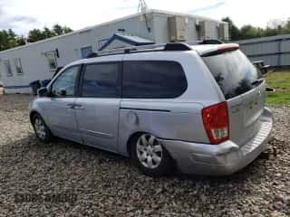 2008 Hyundai Entourage GLS z VIN KNDMC233586051822, wystawiony jako Copart lot #56200055 z przebiegiem 180 513 mil mil oraz Szkoda całkowita • Salvage title. Historia ofert i sprzedaży dostępna na DreamBid. Obrazek 2.