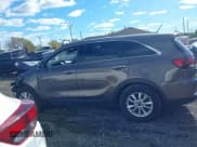 ✅ 2019 Kia Sorento LX • VIN: 5XYPG4A31KG455415 • Lot: 43394057. Wystawiony na IAAI z przebiegiem 86 509 mil. Bezpłatny archiwum sprzedaży aukcyjnych z USA i szczegółowy raport historii pojazdu na DreamBid. Zdjęcie 14.