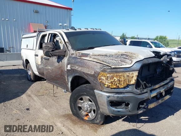 ✅ 2023 Ram 2500 Tradesman • VIN: 3C6UR5CL5PG503644 • Lot: 42625848. Wystawiony na IAAI z przebiegiem Nie podano. Bezpłatny archiwum sprzedaży aukcyjnych z USA i szczegółowy raport historii pojazdu na DreamBid. Zdjęcie 1.