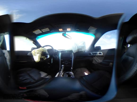 ✅ 2015 Ford Explorer Limited • VIN: 1FM5K8F83FGC70010 • Lot: 41990952. Wystawiony na IAAI z przebiegiem 138 037 mil. Bezpłatny archiwum sprzedaży aukcyjnych z USA i szczegółowy raport historii pojazdu na DreamBid. Zdjęcie 18.