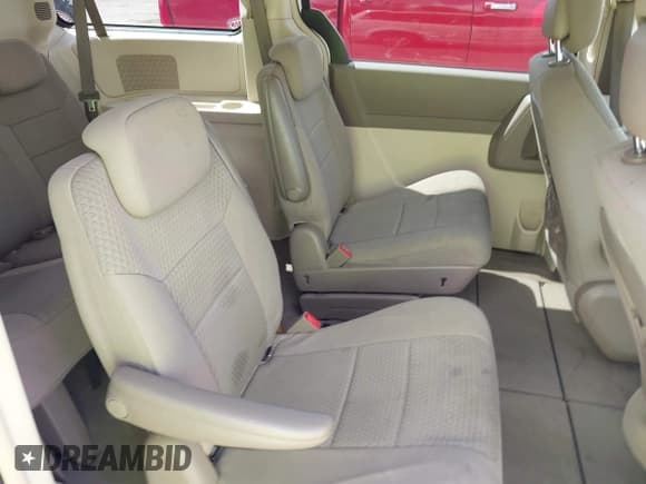 ✅ 2010 Chrysler Town & Country LX • VIN: 2A4RR2D15AR392468 • Lot: 43015328. Wystawiony na IAAI z przebiegiem 165 515 mil. Bezpłatny archiwum sprzedaży aukcyjnych z USA i szczegółowy raport historii pojazdu na DreamBid. Zdjęcie 8.