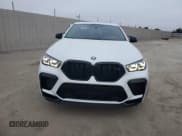 ✅ 2022 BMW X6 M • VIN: 5YMCY0C08N9L71063 • Lot: 69305505. Wystawiony na Copart z przebiegiem 21 102 mil. Bezpłatny archiwum sprzedaży aukcyjnych z USA i szczegółowy raport historii pojazdu na DreamBid. Zdjęcie 5.