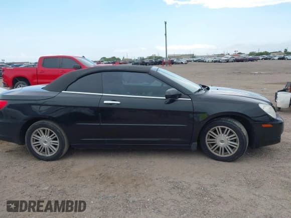 ✅ 2008 Chrysler Sebring LX • VIN: 1C3LC45K38N115698 • Lot: 42877808. Wystawiony na IAAI z przebiegiem 64 526 mil. Bezpłatny archiwum sprzedaży aukcyjnych z USA i szczegółowy raport historii pojazdu na DreamBid. Zdjęcie 6.
