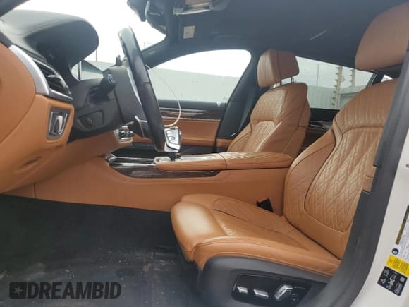 ✅ 2021 BMW 7 Series 750i xDrive • VIN: WBA7U2C04MCF73546 • Lot: 62587275. Listed on Copart with 34,396 mi. Free auction sales archive from the USA and detailed vehicle history report at DreamBid. Image 7.