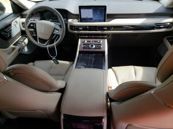 ✅ 2023 Lincoln Aviator Grand Touring • VIN: 5LMYJ8XY8PNL02703 • Лот: 73732604. Опубликован ранее на Copart с пробегом 9 553 миль. Бесплатный доступ к архиву аукционных продаж из США и подробный отчёт об истории автомобиля на DreamBid. Изображение 8.