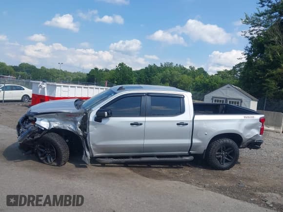 ✅ 2020 Chevrolet Silverado 1500 LT Trail Boss • VIN: 1GCPYFED3LZ190222 • Lot: 42757917. Wystawiony na IAAI z przebiegiem Nie podano. Bezpłatny archiwum sprzedaży aukcyjnych z USA i szczegółowy raport historii pojazdu na DreamBid. Zdjęcie 14.