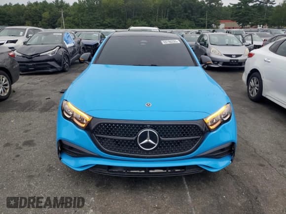 ✅ 2024 Mercedes-Benz E 350 • VIN: W1KLF4HB0RA063640 • Lot: 69786285. Wystawiony na Copart z przebiegiem Nie podano. Bezpłatny archiwum sprzedaży aukcyjnych z USA i szczegółowy raport historii pojazdu na DreamBid. Zdjęcie 5.