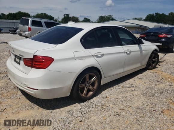 ✅ 2013 BMW 3 Series 328i • VIN: WBA3A5C59DF602085 • Лот: 58403075. Опубликован ранее на Copart с пробегом 155 745 миль. Бесплатный доступ к архиву аукционных продаж из США и подробный отчёт об истории автомобиля на DreamBid. Изображение 3.