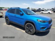 ✅ 2020 Jeep Cherokee Altitude • VIN: 1C4PJMLX3LD538832 • Lot: 60269435. Wystawiony na Copart z przebiegiem 31 479 mil. Bezpłatny archiwum sprzedaży aukcyjnych z USA i szczegółowy raport historii pojazdu na DreamBid. Zdjęcie 4.
