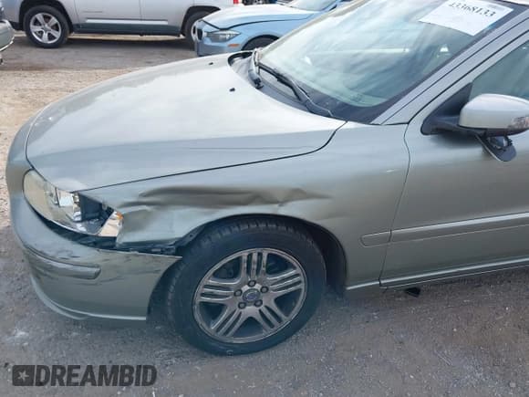 ✅ 2008 Volvo S60 2.5T • VIN: YV1RS592982693065 • Lot: 43368133. Wystawiony na IAAI z przebiegiem 213 851 mil. Bezpłatny archiwum sprzedaży aukcyjnych z USA i szczegółowy raport historii pojazdu na DreamBid. Zdjęcie 6.