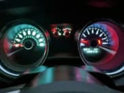 ✅ 2014 Ford Mustang V6 • VIN: 1ZVBP8AMXE5274365 • Лот: 93773655. Опубликован ранее на Copart с пробегом 125 628 миль. Бесплатный доступ к архиву аукционных продаж из США и подробный отчёт об истории автомобиля на DreamBid. Изображение 8.