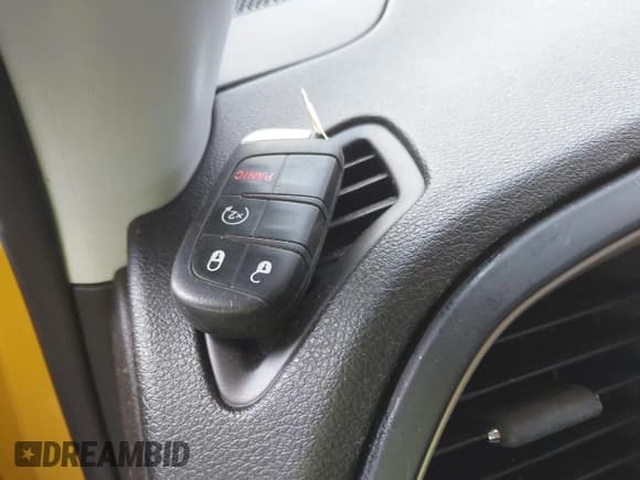 ✅ 2017 Jeep Renegade Sport • VIN: ZACCJAAB8HPE52736 • Лот: 42019381. Опубликован ранее на IAAI с пробегом 96 757 миль. Бесплатный доступ к архиву аукционных продаж из США и подробный отчёт об истории автомобиля на DreamBid. Изображение 11.