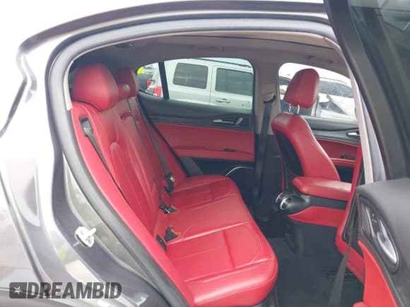 ✅ 2021 Alfa Romeo Stelvio • VIN: ZASPAJAN9M7D00068 • Lot: 42491363. Wystawiony na IAAI z przebiegiem Nie podano. Bezpłatny archiwum sprzedaży aukcyjnych z USA i szczegółowy raport historii pojazdu na DreamBid. Zdjęcie 8.