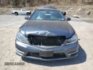 ✅ 2013 Mercedes-Benz C 250 • VIN: WDDGJ4HB4DF996985 • Lot: 53856745. Wystawiony na Copart z przebiegiem 80 198 mil. Bezpłatny archiwum sprzedaży aukcyjnych z USA i szczegółowy raport historii pojazdu na DreamBid. Zdjęcie 5.