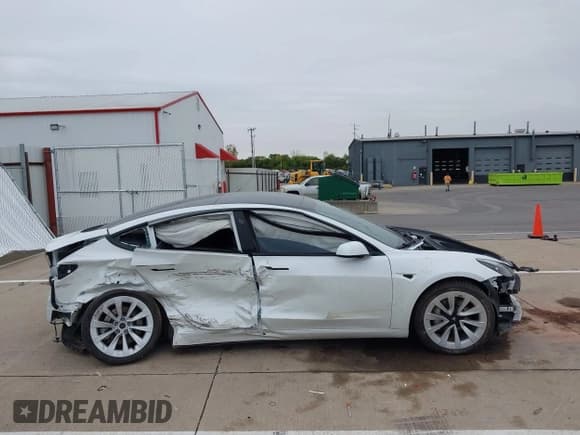 ✅ 2023 Tesla Model 3 • VIN: 5YJ3E1EA3PF563240 • Лот: 43466979. Опубликован ранее на IAAI с пробегом 32 596 миль. Бесплатный доступ к архиву аукционных продаж из США и подробный отчёт об истории автомобиля на DreamBid. Изображение 13.