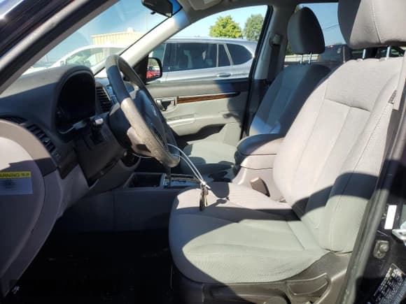 ✅ 2012 Hyundai Santa Fe GLS • VIN: 5XYZGDAB4CG114253 • Lot: 73595404. Listed on Copart with 111,190 mi. Free auction sales archive from the USA and detailed vehicle history report at DreamBid. Image 7.