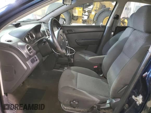 2009 Chevrolet Aveo z VIN 3G1TV55E29L125011, wystawiony jako Copart lot #43053005 z przebiegiem 133 559 mil mil oraz Czysty tytuł • Clean title. Historia ofert i sprzedaży dostępna na DreamBid. Obrazek 7.