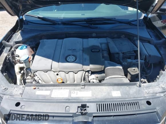 ✅ 2012 Volkswagen Passat SE • VIN: 1VWBP7A39CC070425 • Lot: 39265847. Wystawiony na IAAI z przebiegiem 143 117 mil. Bezpłatny archiwum sprzedaży aukcyjnych z USA i szczegółowy raport historii pojazdu na DreamBid. Zdjęcie 10.