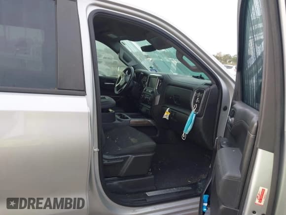 ✅ 2020 Chevrolet Silverado 1500 RST • VIN: 3GCUYEED9LG398957 • Lot: 40698196. Wystawiony na IAAI z przebiegiem 17 043 mil. Bezpłatny archiwum sprzedaży aukcyjnych z USA i szczegółowy raport historii pojazdu na DreamBid. Zdjęcie 5.