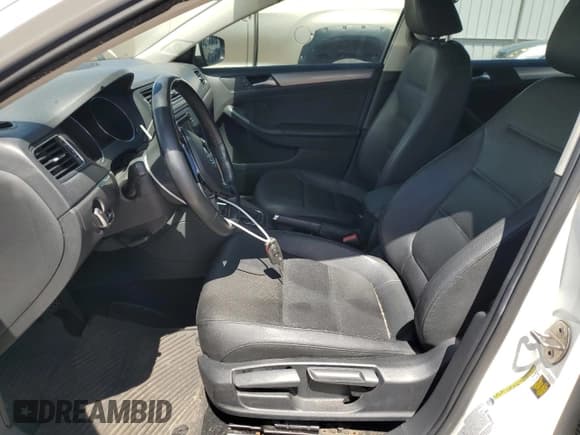 ✅ 2015 Volkswagen Jetta SE • VIN: 3VWD17AJ5FM308749 • Lot: 80413125. Wystawiony na Copart z przebiegiem 118 303 mil. Bezpłatny archiwum sprzedaży aukcyjnych z USA i szczegółowy raport historii pojazdu na DreamBid. Zdjęcie 7.