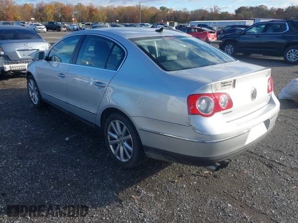 ✅ 2010 Volkswagen Passat Komfort • VIN: WVWJK7AN8AE076474 • Лот: 43534419. Опубликован ранее на IAAI с пробегом 131 065 миль. Бесплатный доступ к архиву аукционных продаж из США и подробный отчёт об истории автомобиля на DreamBid. Изображение 3.