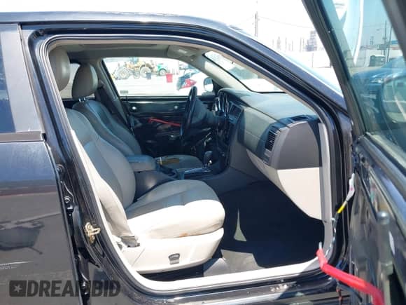 2005 Dodge Magnum SE с VIN 2D4FV48V65H619209, выставлен на аукционе IAAI как лот 42838397 с пробегом 254 612 миль миль и . История ставок и продаж доступна на DreamBid. Изображение 5.