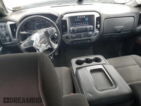 ✅ 2017 GMC Sierra 2500HD SLE • VIN: 1GT22SEG9HZ405558 • Lot: 57088345. Wystawiony na Copart z przebiegiem 118 021 mil. Bezpłatny archiwum sprzedaży aukcyjnych z USA i szczegółowy raport historii pojazdu na DreamBid. Zdjęcie 8.