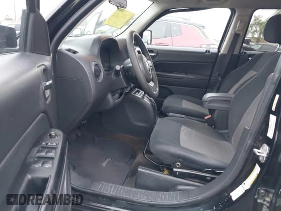 ✅ 2014 Jeep Patriot Sport • VIN: 1C4NJPBA3ED881990 • Lot: 42421450. Wystawiony na IAAI z przebiegiem 154 914 mil. Bezpłatny archiwum sprzedaży aukcyjnych z USA i szczegółowy raport historii pojazdu na DreamBid. Zdjęcie 5.