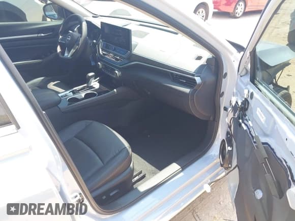 ✅ 2025 Nissan Altima SR • VIN: 1N4BL4CV5SN348922 • Lot: 42611103. Listed on IAAI with 7,157 mi. Free auction sales archive from the USA and detailed vehicle history report at DreamBid. Image 5.